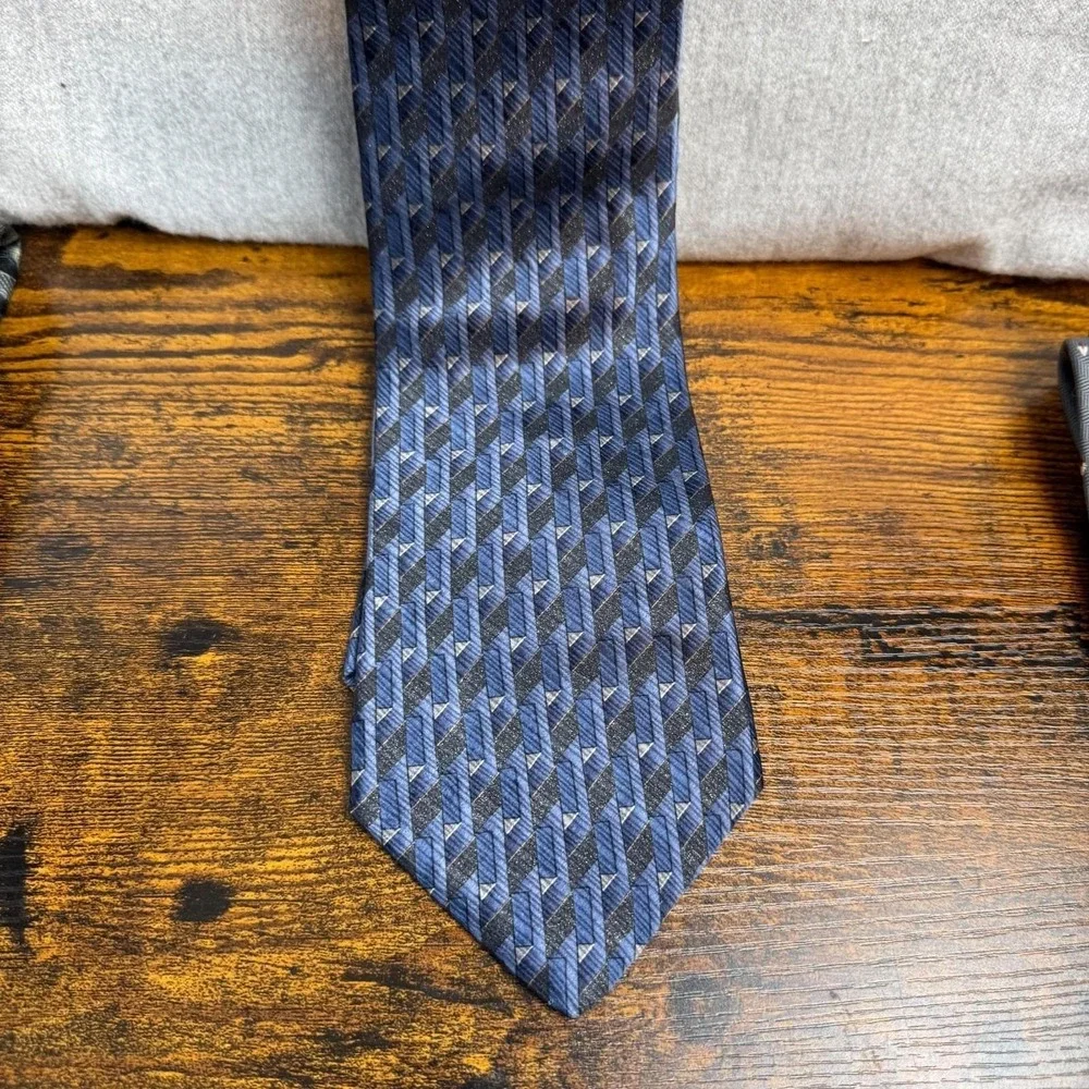 Vintage Milano Uomo Blue Abstract Print Men's Silk Tie Made In USA 90s